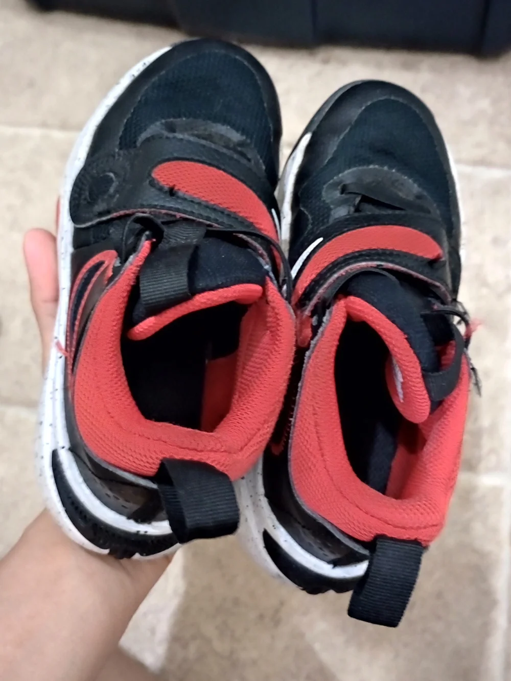 black and red Nike Team Hustle D 11 sneakers In a wide hook-and-loop strap 12C - Picture 5 of 6